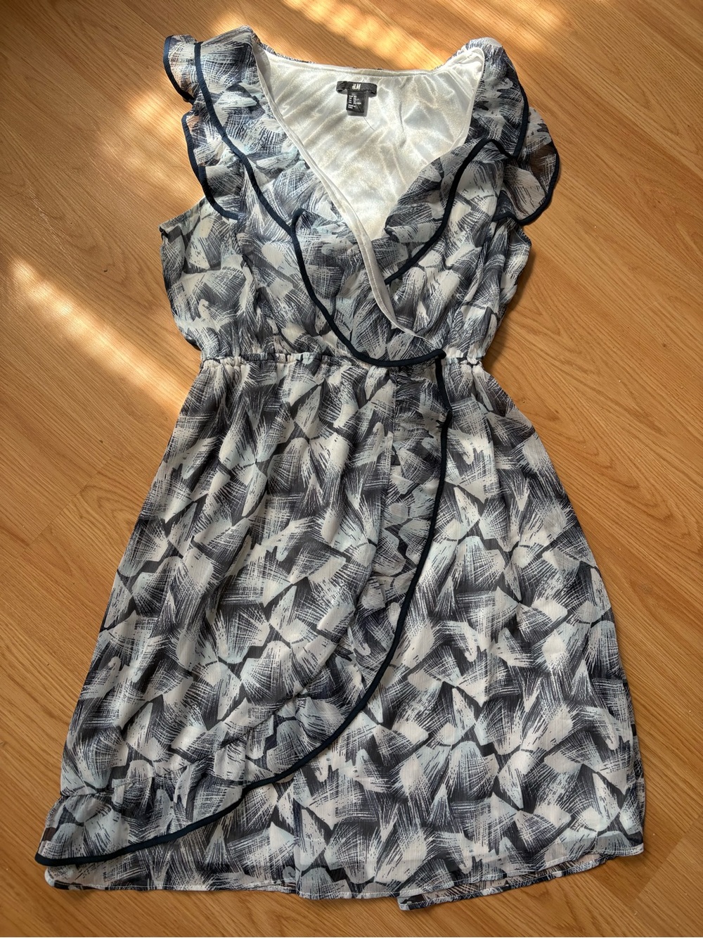 H&M Navy and White Ruffle Wrap Mini Dress Sz 10